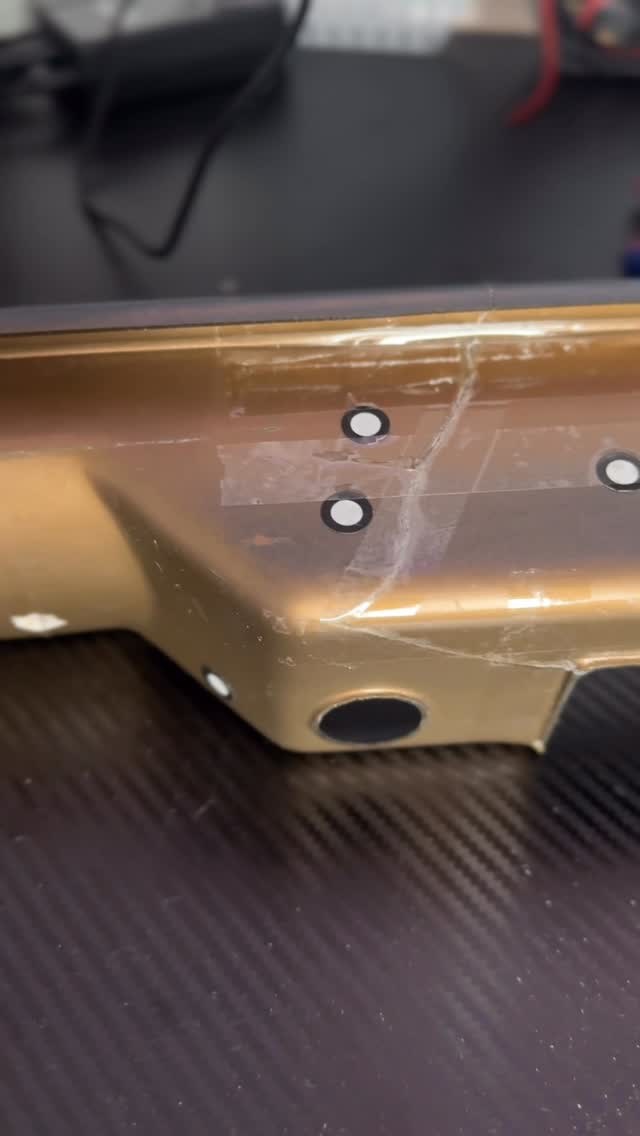 Verschlissenes Bauteil mit Bohrlöchern – Reverse Engineering